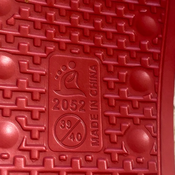 RED COZY SHOES - Picture 3 of 3